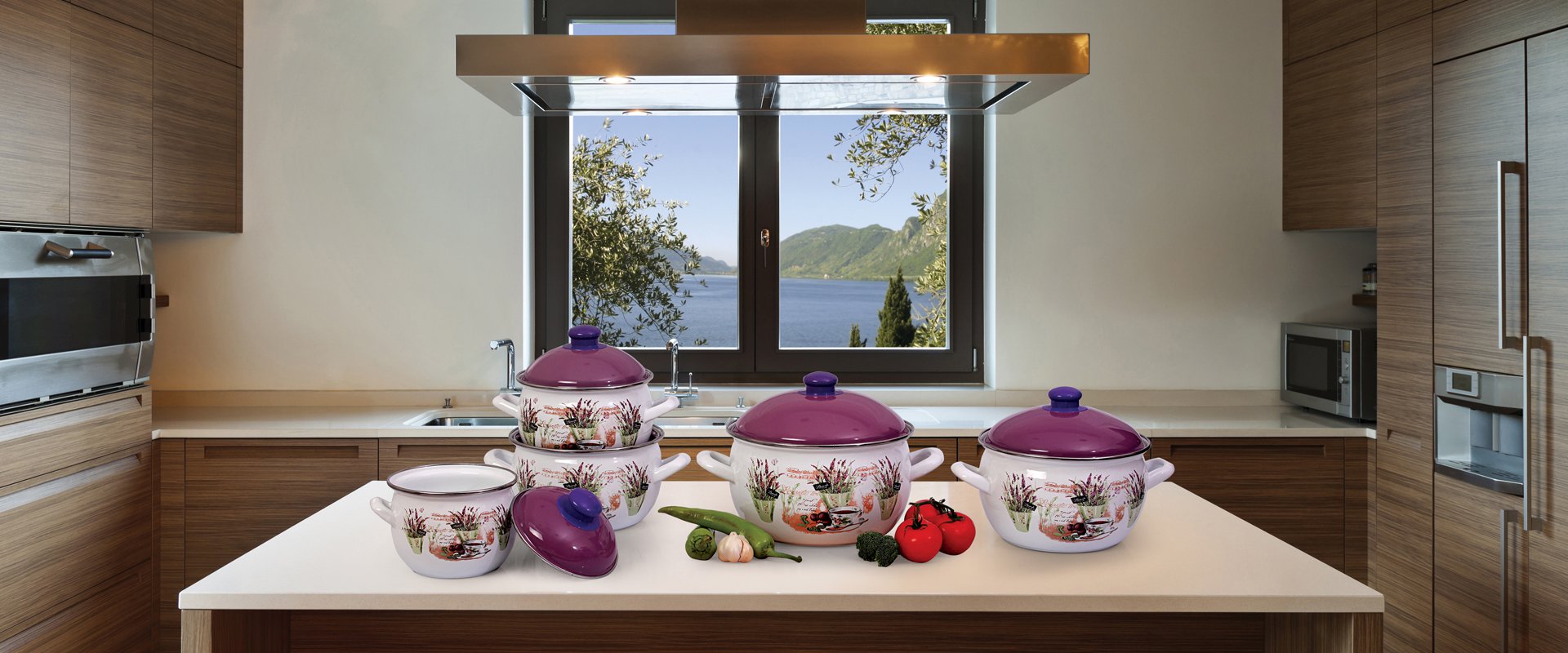 ENAMEL SPHERICAL CASSEROLES